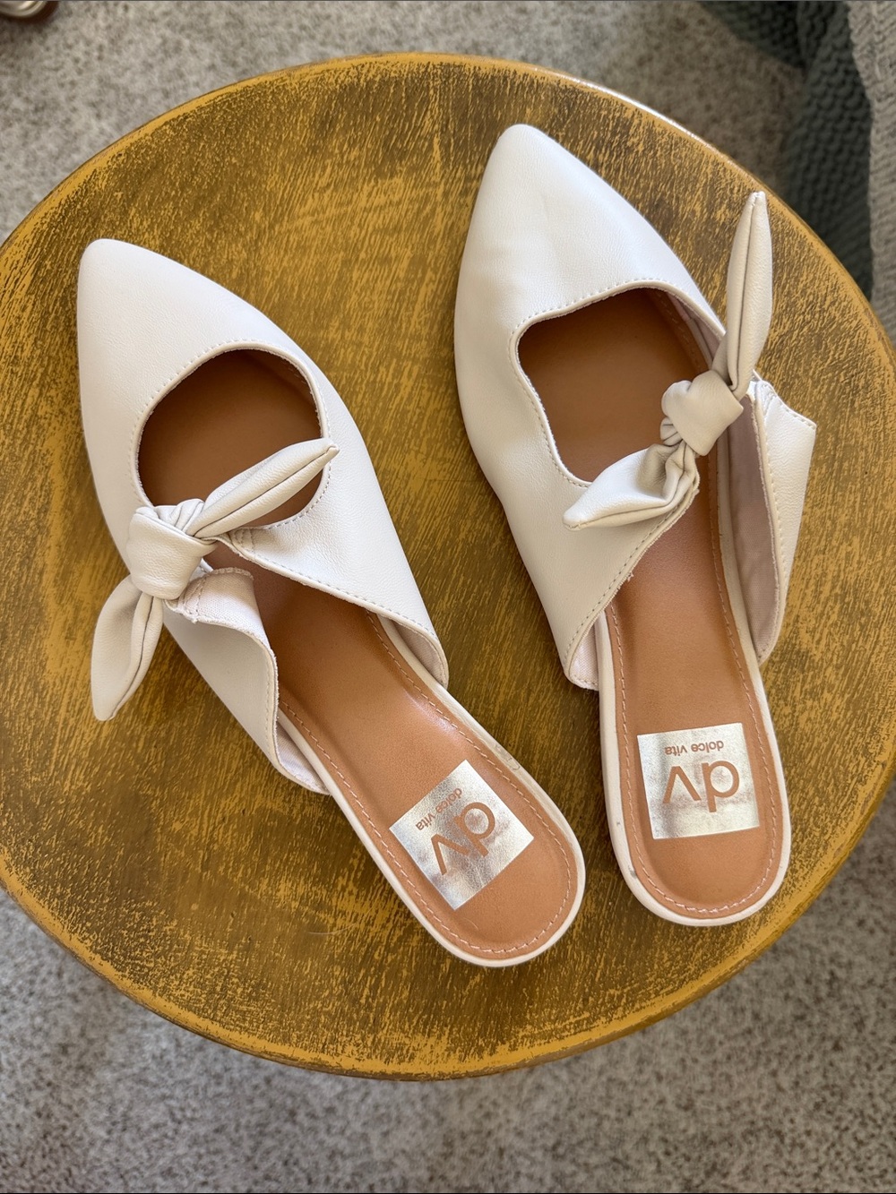 DV by Dolce Vita Cream Knot-Accent Pointed-Toe Mules